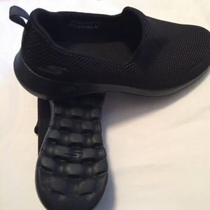 Sketchers Go Walk shoes